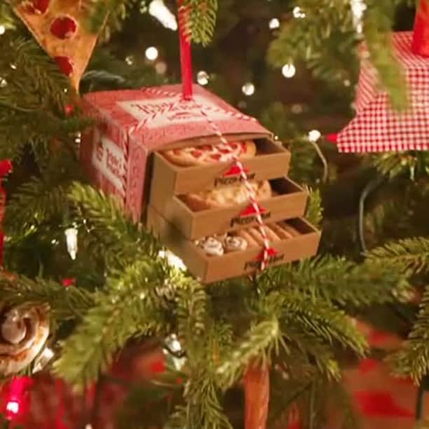 Pizza Hutのインスタグラム：「Disclaimer: Do not eat the ornaments. DEFINITELY eat the contents of the Triple Treat Box®.」
