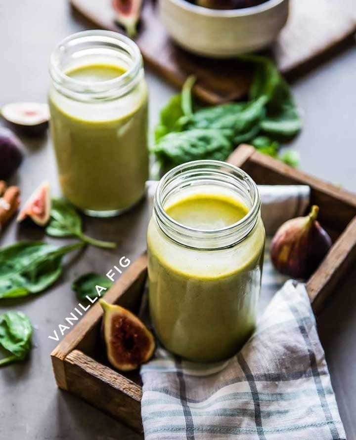 Simple Green Smoothiesさんのインスタグラム写真 - (Simple Green SmoothiesInstagram)「Oh, bring us a figgy pudding and a cup of good cheer!! Why not add some plant based love to your holiday traditions with this fresh fig smoothie.⁠ ⁠ Figs are full of natural sweetness, fiber, and the ability to lower blood sugar. ⁠ ⁠ VANILLA FIG SMOOTHIE I serves 2⁠ 1/2 cup fresh spinach⁠ 1 cup unsweetened coconut milk⁠ 1 cup figs⁠ 1/2 banana⁠ 1/2 teaspoon ground cinnamon⁠ 1/2 teaspoon vanilla extract⁠ ⁠ 1. Blend the spinach and coconut milk until smooth.⁠ 2. Add the figs, banana, cinnamon, and vanilla and blend again.⁠」12月20日 4時01分 - simplegreensmoothies