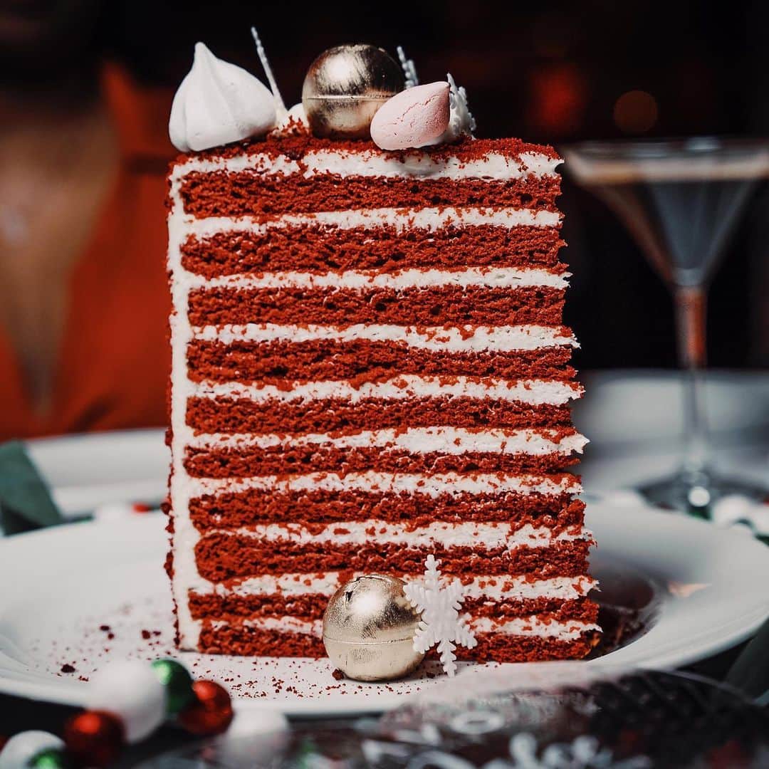 The Venetian Las Vegasさんのインスタグラム写真 - (The Venetian Las VegasInstagram)「Feel the warmth of the #holidays with the Grinch's Tartufo Fantasia and 20 Layer Holiday Cake during Dolce Sundays at @lavolv!」12月20日 4時01分 - venetianvegas
