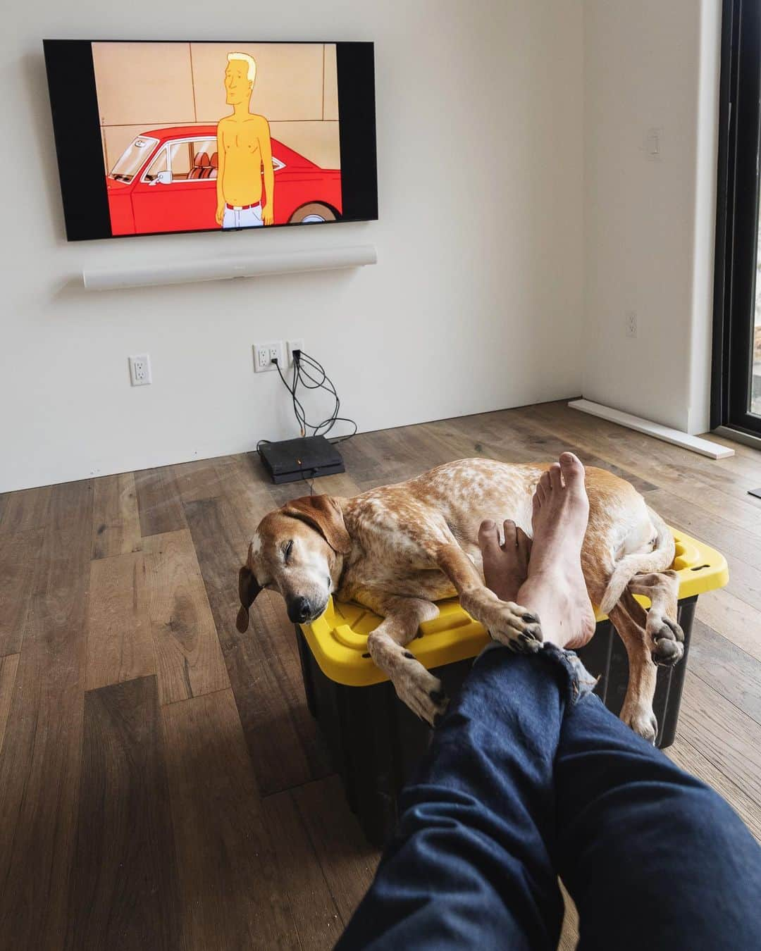 マディのインスタグラム：「Picked up a pretty nice coffee table ☕️」