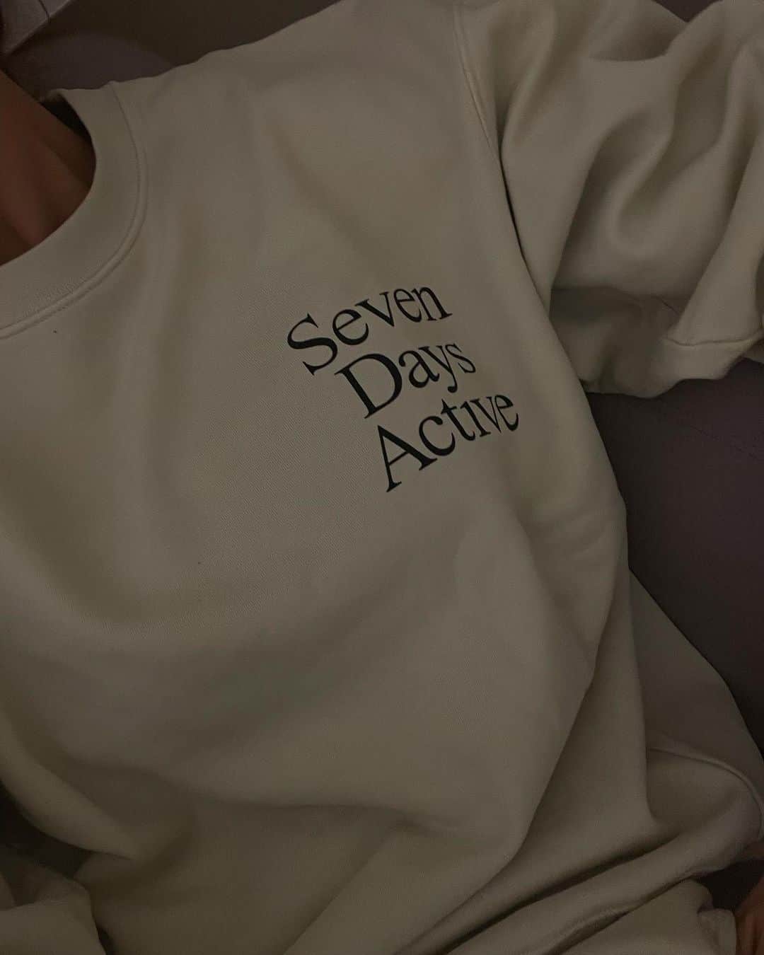 Mathilde Goehlerさんのインスタグラム写真 - (Mathilde GoehlerInstagram)「Rainy days can be just as beautiful 🤍 warm porridge in the forest, long walks and talks with @sophiegoehler and I couldn’t ask for more.. ps having a fun time with the sound of video number four 🥲😂」12月20日 4時12分 - mathildegoehler