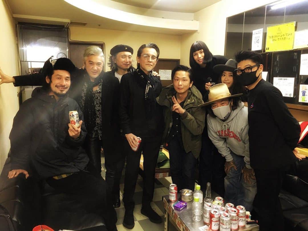 イマイアキノブのインスタグラム：「ꤲ 新宿 最高 URASUJI. 最盛 ライブのアーカイブ 視聴できるぜ https://twitcasting.tv/shinjukuloft/shopcart/38894 視聴期限 12.22(火) 23:59 まで  #新宿ロフト #urasuji #チバユウスケ #imaiakinobu  #イマイアキノブ #midnightbankrobbers」