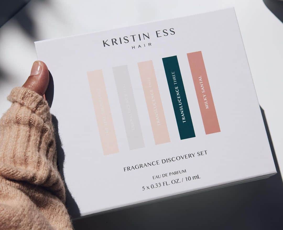 Kristin Essのインスタグラム：「UPDATE: this giveaway is closed and winners will be notified via DM 🥰 Feels like a good day for a giveaway + to spread a lil 🤍! Tag a friend and tell them how much you love them 👬👫👭 I’ll pick 10 pairs of people to receive a 2020 Holiday Set from Target 🎁 🎁 You can enter as many times as you want, but PLEASE only tag ONE friend in each comment so it’s easy for me to pick pairs. Winners will be contacted tomorrow via dm at which point you’ll be asked which item you’d like from the holiday collection. Enter by midnight PST tonight. GOOD LUCK, LOVE YOUR HAIR, HOPE YOU WIN 🤗 (hot tip: make those comments count!)」