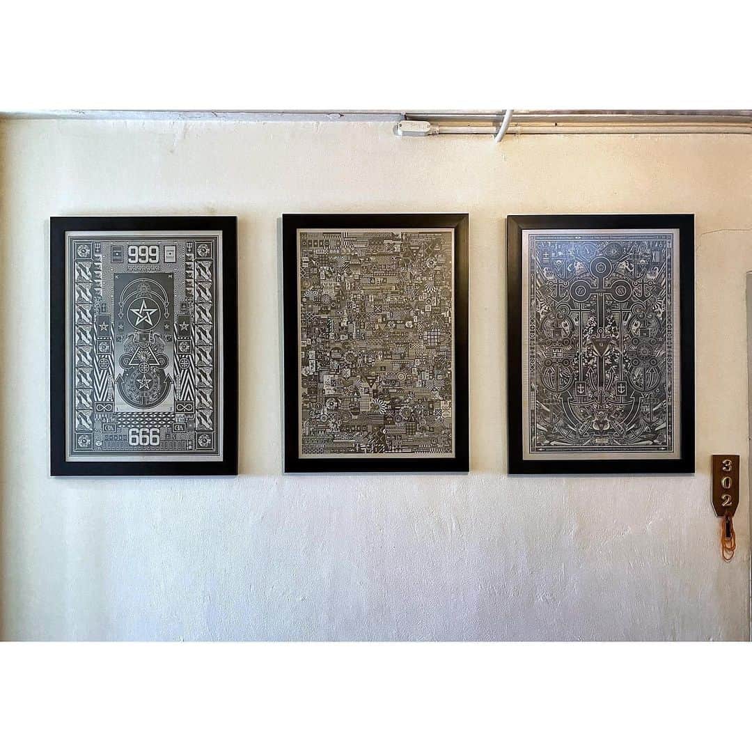 ケンゾーミナミさんのインスタグラム写真 - (ケンゾーミナミInstagram)「Thank you for framing these newsprints!  I printed these for the show at @nepenthes_newyork / @engineered_garments_official in 2013, years before we started DEAD FEELINGS. (It was sort of the seed of it in retrospect, or at least that’s how we connected first.)   Since I had to print a lot of these (because minimum for printing newprints were 1000 for each print and there were 6 double-sided prints with 12 graphics, also made limited edition t-shirts of these), I still got these lying around.  (Repost from @luke_satoru & @black_pig_tattoo):  “Nostalgic for NYC, I got framed @kenzominami pieces I acquired at @engineered_garments_official some 7 years ago. Now on display at @black_pig_tattoo #kenzominami #blackpigtattoobkk”」12月20日 4時18分 - kenzominami