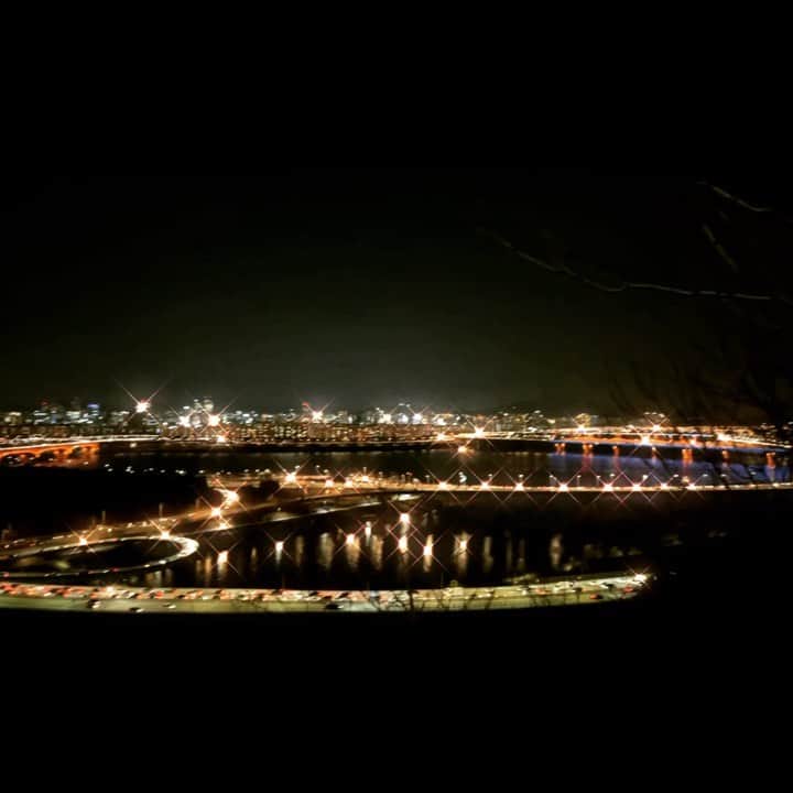 キム・オクビンのインスタグラム：「Seoul, Han River  이번 주는 크리스마스.  미리크리스마스🎁☃️🎄」