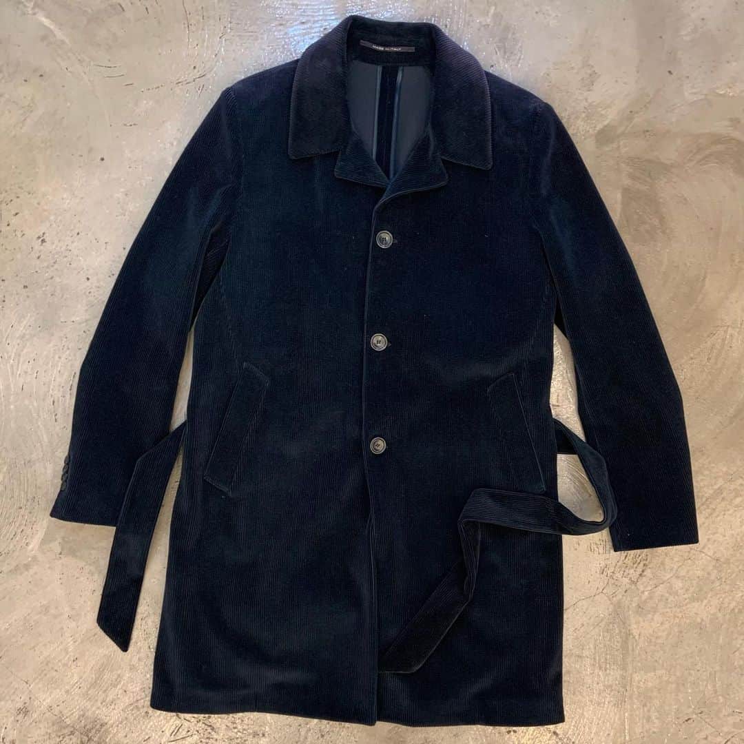 のインスタグラム：「Abrigo de pana navy. Ahora transportes gratis. Sientete libre de visitar nuestra tienda on line.」