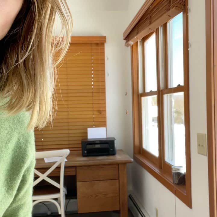 クレア・コフィーのインスタグラム：「hope all the CDs out there are truly enjoying the new standard in self-tapes! #munchkinbomb」