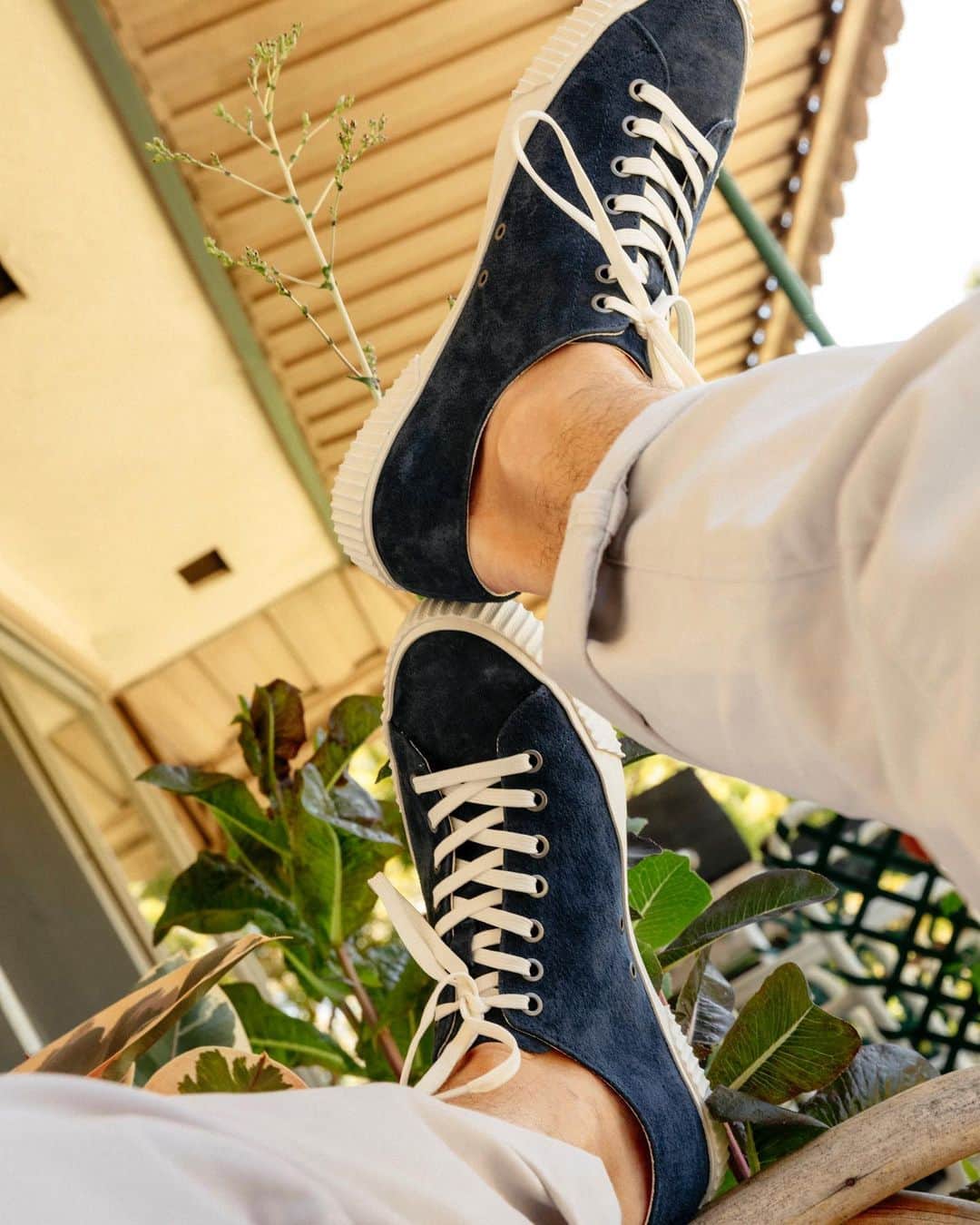 シービーズのインスタグラム：「Price Drop Alert 🚨   Since we launched the Darby this fall, it’s been a major favorite. Now, for a limited time we’re dropping the price to $58 - we know once you try a pair, you’ll be just as obsessed as we are. See our story for available colors.」