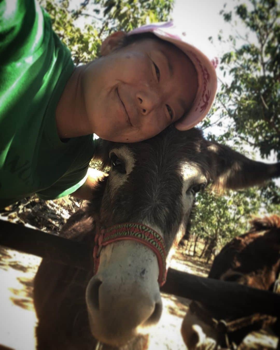 ティファニー・ヨハのインスタグラム：「My friends are the most lovable asses. ❤️」