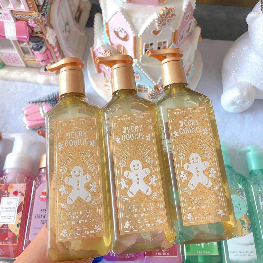Bath & Body Worksさんのインスタグラム写真 - (Bath & Body WorksInstagram)「Cookie fragrances that are 💯 Santa-approved 🎅 👍 Comment which 1 you’re picking for Christmas Eve!」12月20日 5時00分 - bathandbodyworks