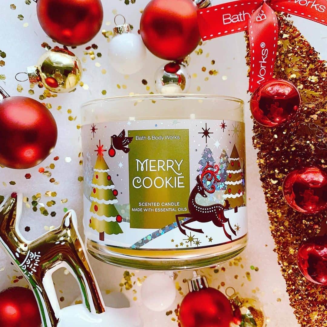 Bath & Body Worksさんのインスタグラム写真 - (Bath & Body WorksInstagram)「Cookie fragrances that are 💯 Santa-approved 🎅 👍 Comment which 1 you’re picking for Christmas Eve!」12月20日 5時00分 - bathandbodyworks