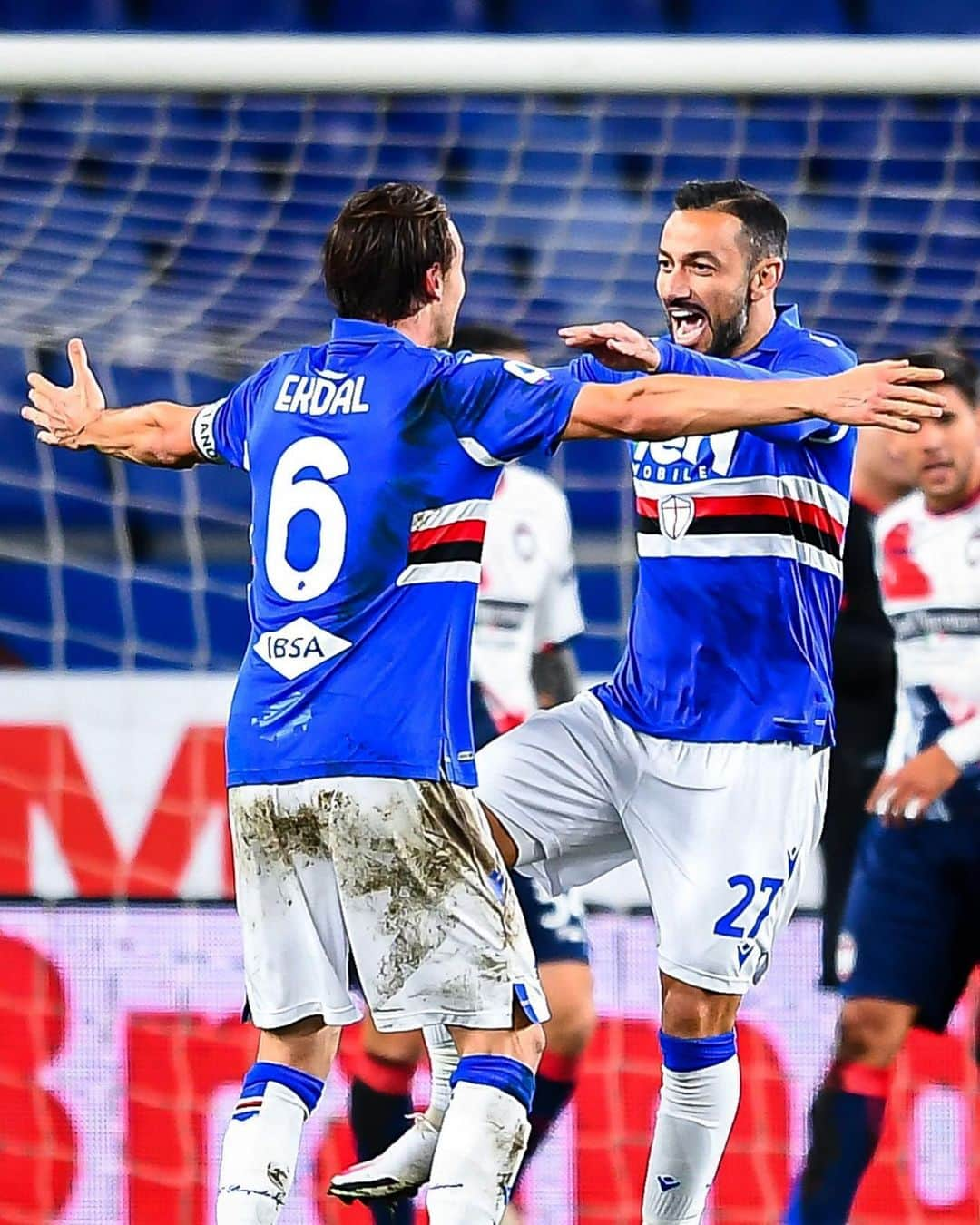 アルビン・エクダルのインスタグラム：「Another win and solid team performance !! Fun to help legend @fabioquagliarella27_official to score.. 🔥」