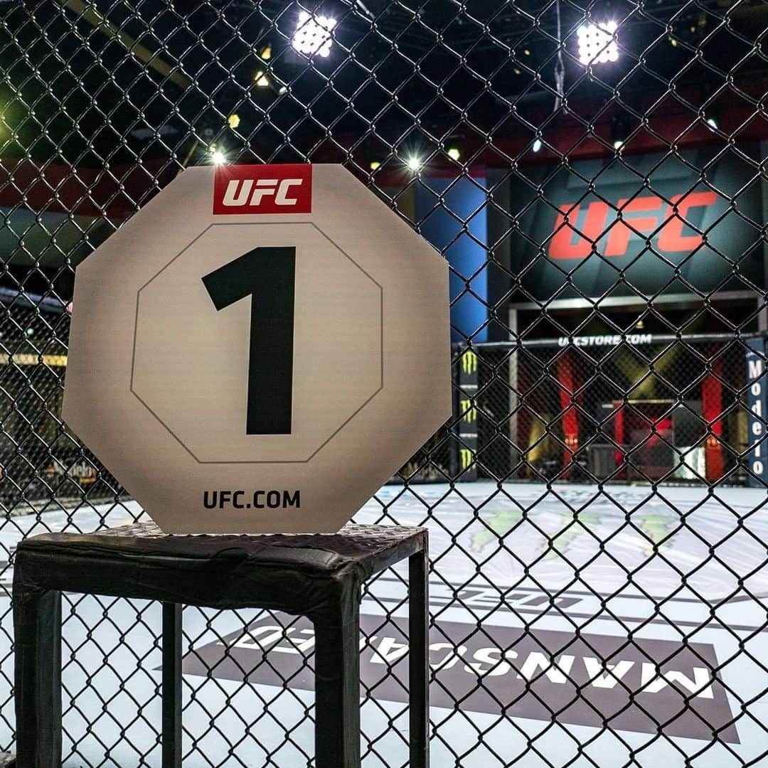 UFCさんのインスタグラム写真 - (UFCInstagram)「Reporting from the fight capital 📍 #UFCVegas17 kicks off at 4pmET on @ESPN & #ESPNPlus!」12月20日 5時30分 - ufc