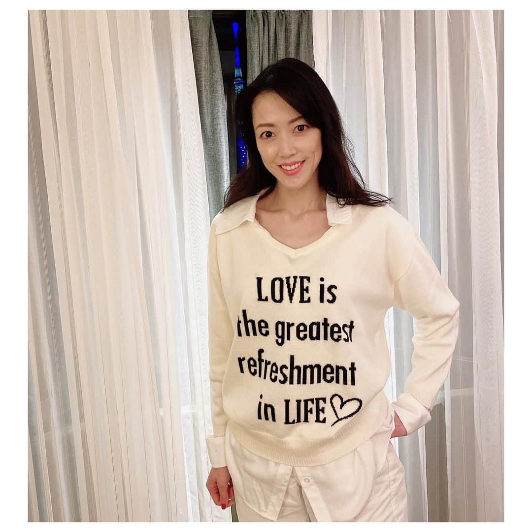 のインスタグラム：「I’ll Be Home For Christmas〜クリスマスは家にいて〜“Life“ 12/20千秋楽 毎日、毎日、浅草の土地に守られて清められて過ごすことが出来ました。 ご覧いただいた皆様、いかがでしたか。  . .  Love is the greatest refreshment in life❤️🎄. .  愛は人生で最大のリフレッシュメント。  この言葉がピッタリな公演ですね。 10曲〜くらいのクリスマス🎄の歌を歌ってます。 2020皆様への深い感謝と愛を込めて。千秋楽公演をお届けします。  . . #大和悠河　#yugayamato」