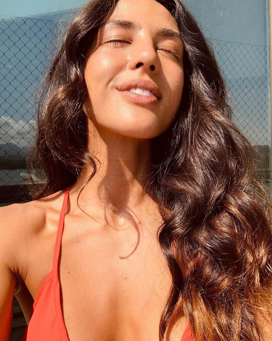 Yanna Lavigne 稲垣アンのインスタグラム：「Um sol pra cada um... M.u.a @claroluiza」