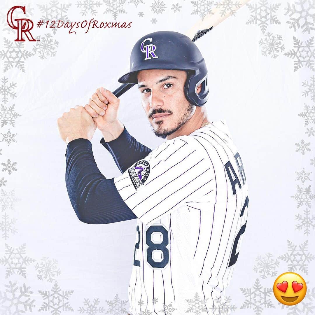 コロラド・ロッキーズのインスタグラム：「We’re halfway through the #12DaysOfRoxmas, giving away tons of signed balls! Swipe for the full sweeps schedule: 🎅🏻📚🏔🍔🆔😍」