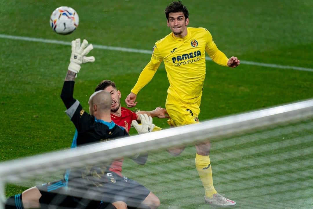 ビジャレアルCFのインスタグラム：「¡💛 HISTÓRICO 💛! @gerard_moreno se convierte, con 60 goles, en el SEGUNDO MÁXIMO GOLEADOR de la historia del #Villarreal en la élite.  Con el doblete ante el @caosasuna, el delantero catalán supera a toda una leyenda como @diegoforlancorazo. . 💛 MAKING HISTORY! 💛  With 60 goals @gerard_moreno becomes the SECOND ALL-TIME TOP GOALSCORER for #Villarreal in the top flight.  With his brace against @caosasuna, he overtakes the legendary @diegoforlancorazo. . #futbol #soccer #laliga #villarreal #submarino」