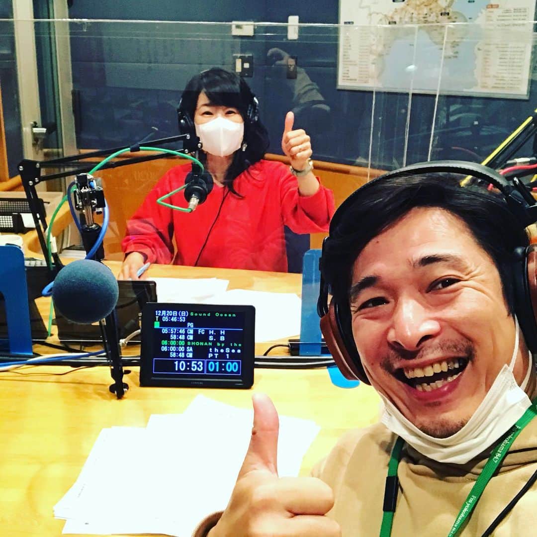 井手大介のインスタグラム：「秀島さんとshonan by the sea始まったー！　#バイザシー　エフ横開局記念日！　ヤーマン！」