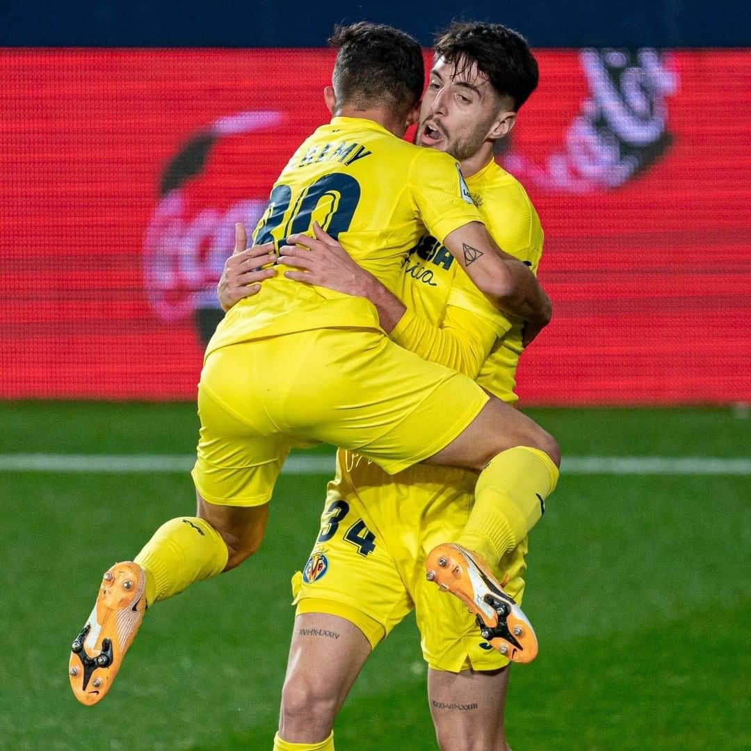 ビジャレアルCFのインスタグラム：「¿Sabías que tras el inicio del segundo tiempo ante Osasuna han llegado a coincidir en el terreno de juego hasta OCHO jugadores que son o han sido CANTERANOS del Submarino 😱💛? . #CanteraGrogueta Power 💪🔋! . Did you know that in the second half up to EIGHT ACADEMY players, former or current, were on the pitch together? 😱💛 . #YellowsAcademy Power! 💪🔋 . #villarreal #futbol #football #soccer #laliga」