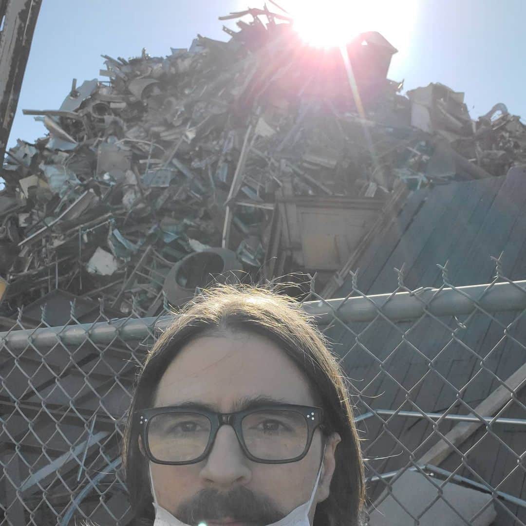 リヴァース・クオモのインスタグラム：「Ghhhfd」