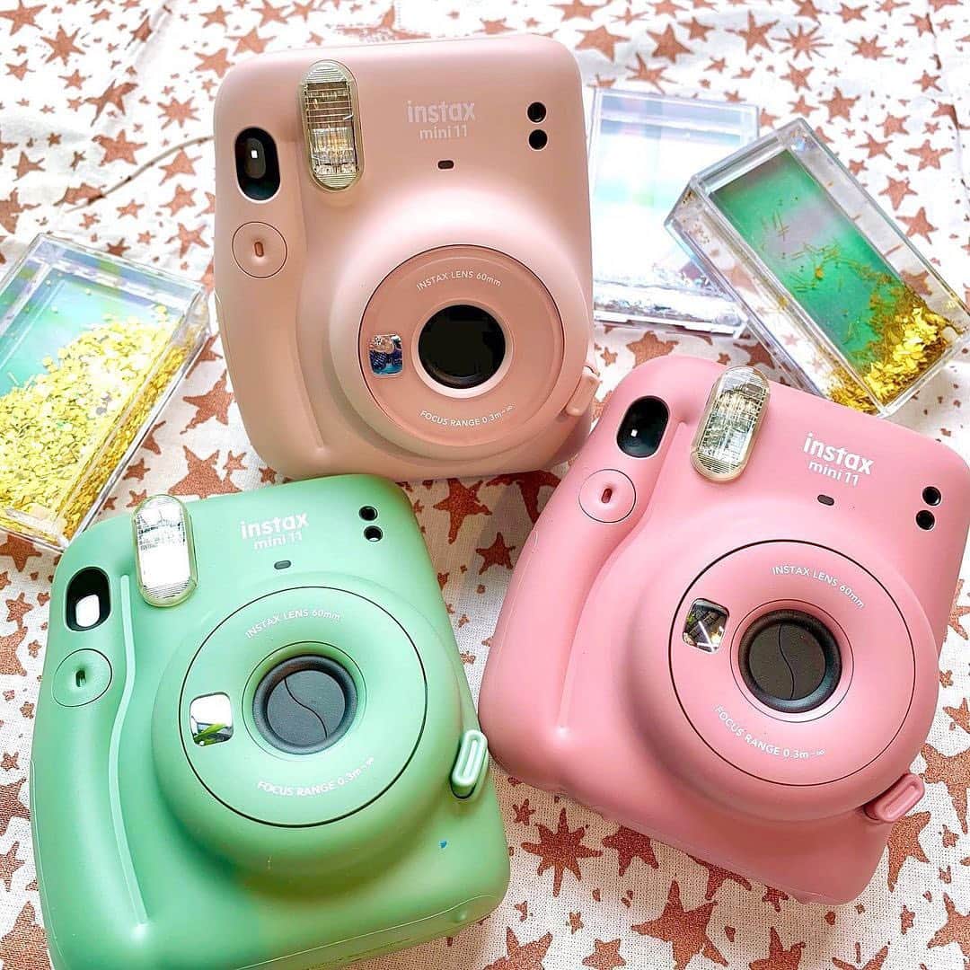 Urban Outfittersさんのインスタグラム写真 - (Urban OutfittersInstagram)「Want to win a @fujifilm_instax_northamerica Instax Mini 11 Camera + a one year supply of film? (Yes, you read that right) 💖 Like this post and tag a friend in the comments to enter! We'll randomly choose one lucky winner on Monday, 12/21.  📸: @clairebear20」12月20日 6時23分 - urbanoutfitters