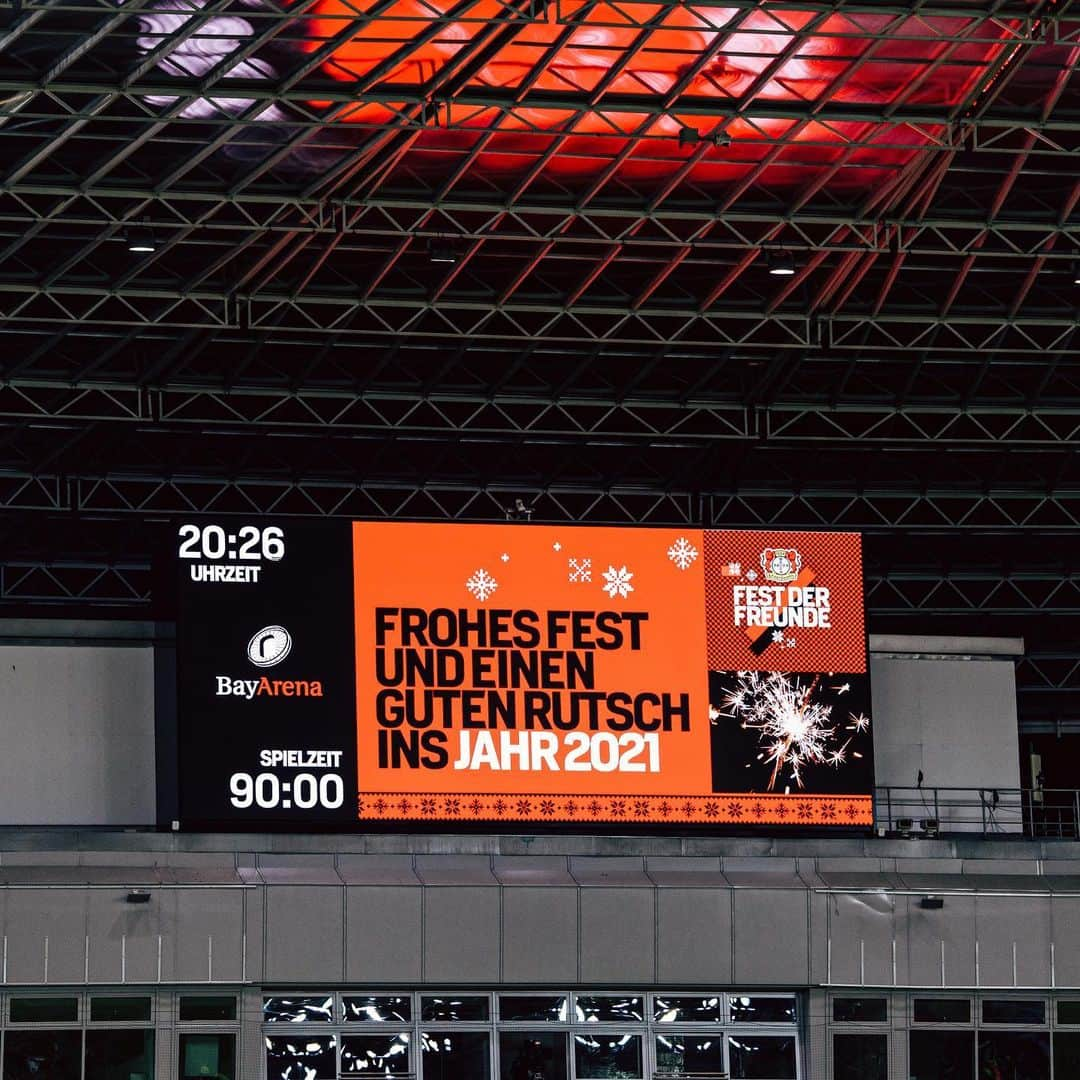 バイエル・レバークーゼンさんのインスタグラム写真 - (バイエル・レバークーゼンInstagram)「Last game in 2️⃣0️⃣2️⃣0️⃣ is over. Thank you fans for your support from home and all over the world. We miss you. 🖤❤️ Merry Christmas and a happy new year. 🎄 Hope to see you next year in the #BayArena again.  #B04FCB」12月20日 6時30分 - bayer04fussball