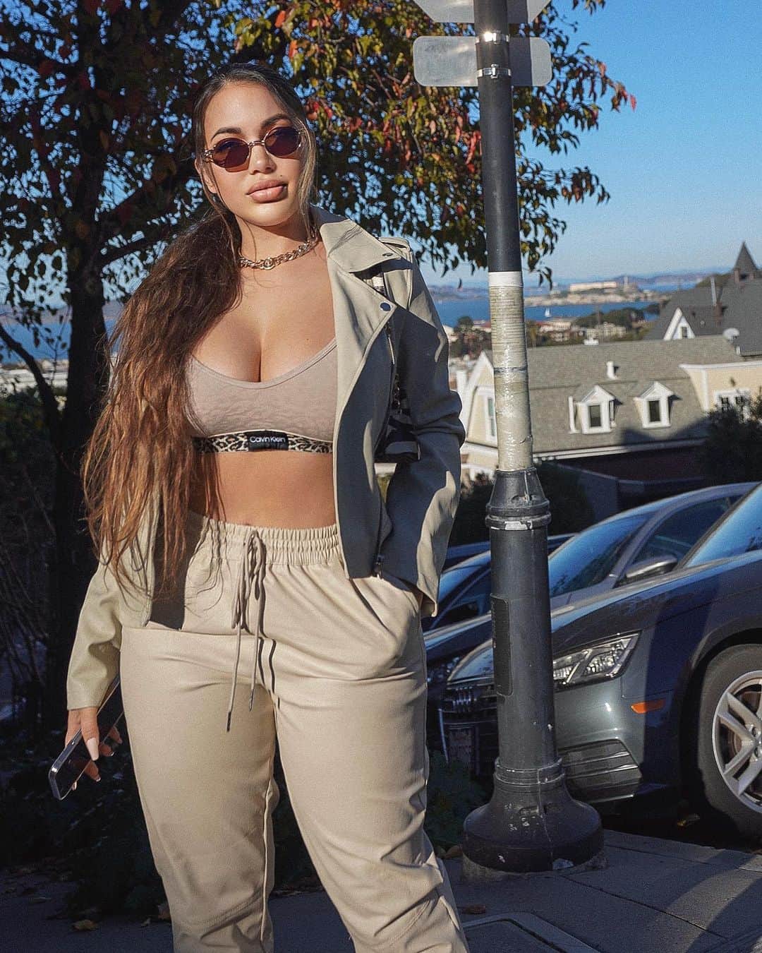 Aylen Aのインスタグラム：「@fashionnova ..Covid restrictions specify that if I leave the Bay Area and come back without quarantining I can catch a misdemeanor, good thing San Francisco is the only place I wanna be 🤷🏽‍♀️ fashionnovapartner」