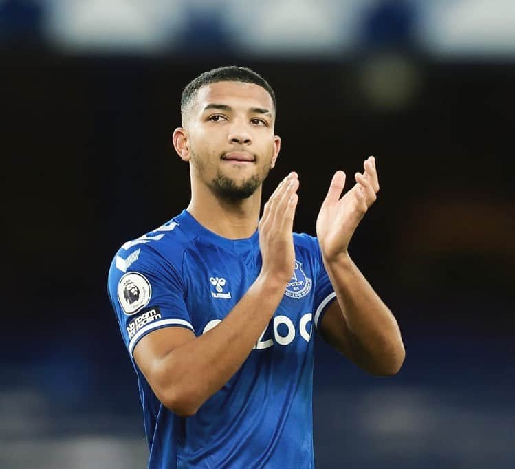 メイソン・ホールゲイトのインスタグラム：「3 games 3 wins!💙 onto the quarter-final Wednesday! #coyb」