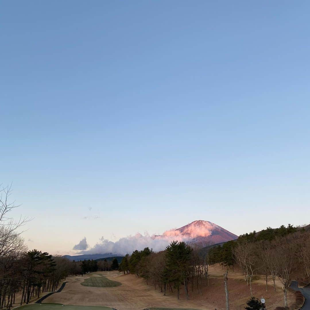 天沼知恵子さんのインスタグラム写真 - (天沼知恵子Instagram)「おはようございます！ 御殿場-4℃です 凍てつく寒さです  工藤遥加プロとイベント盛り上げてきます^_^」12月20日 6時52分 - amanuma_chan.impact_a_body