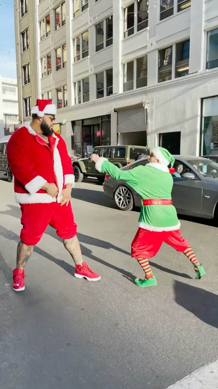 Anwar Jibawiのインスタグラム：「Tired of Santa telling us what to do 🧝🏽 @kanekongg」