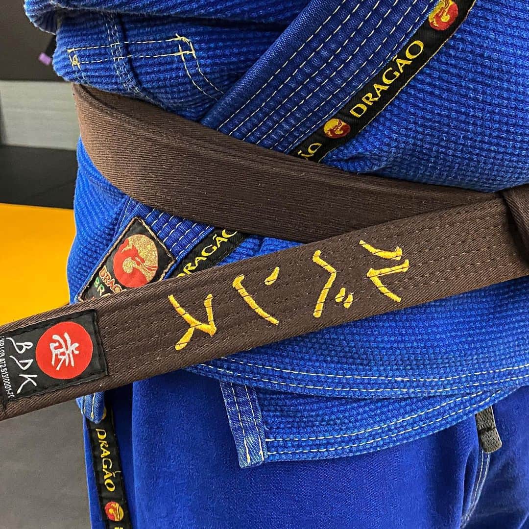 RB Silvaのインスタグラム：「Mais um degrau rumo ao eterno aprendizado. OSS! 🥋 #bjj #brazilianjiujitsu #jiujitsubrasileiro #bjj #facontiextreme #facontijiujitsu #teammarcosdaud #brownbeltbjj」