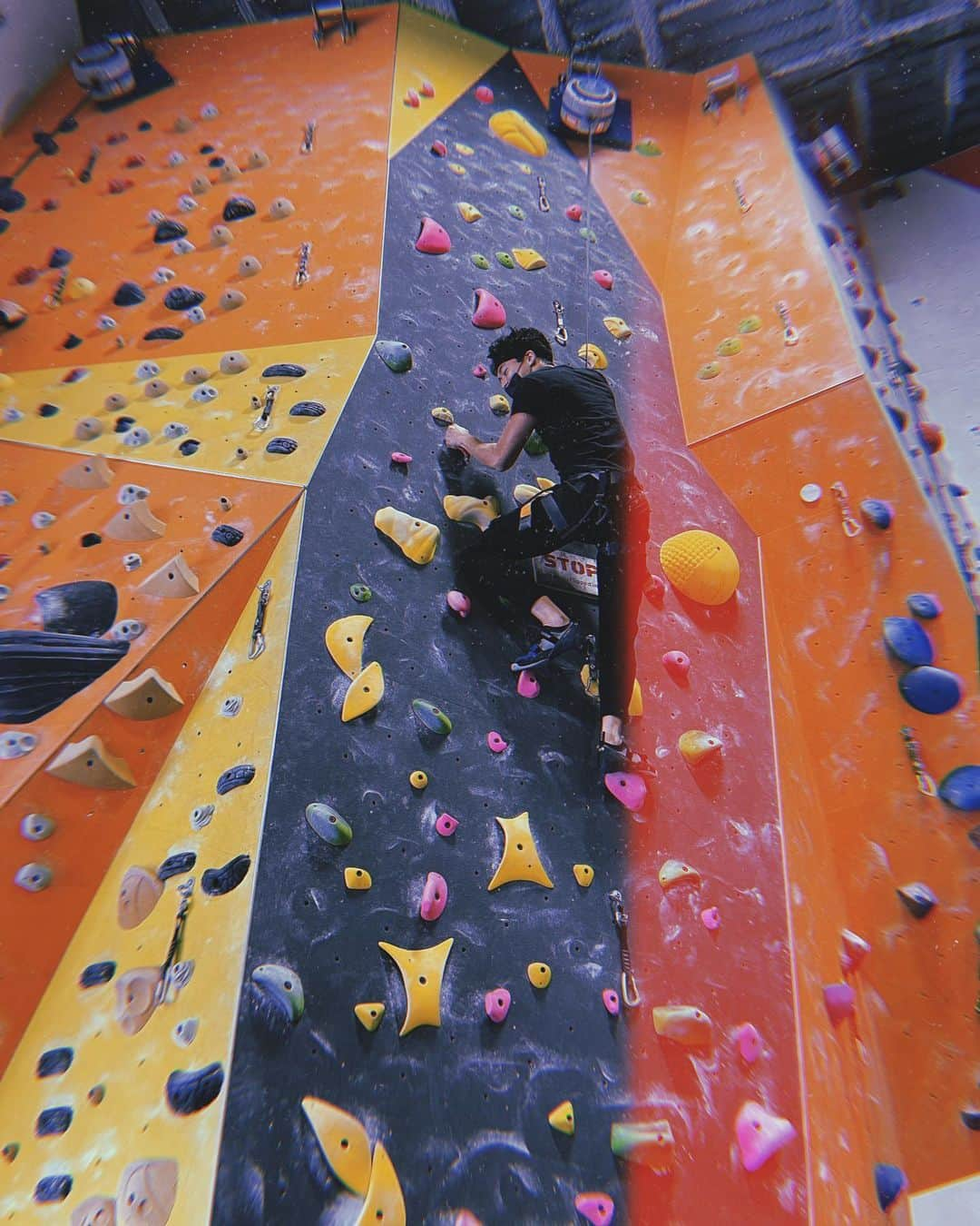 柳喬之さんのインスタグラム写真 - (柳喬之Instagram)「My first rock climbing in my entire life!!!! It was as hard as I thought but much more fun than I thought 🤭🤍 I was being a chicken all the time tho😂 And @kianken_ is really good at that 😳🔥 人生初のロッククライミングに挑戦🧗‍♀️てかロッククライミングの絵文字あるの今知った🧗‍♀️ 🧗‍♀️ 🧗‍♀️難しかったけど思ったより楽しかったけど普通に怖かった笑　  #ny #rockclimbing #nymodel #marilynny #rockclimbing」12月20日 7時14分 - dvdtyng