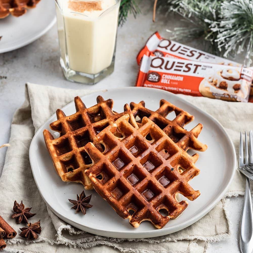 questnutritionさんのインスタグラム写真 - (questnutritionInstagram)「🧇 Eggnog Cinnamon Roll Protein Waffles 🧇 • 👉 FULL RECIPE LINK IN BIO (swipe left from 1st card to 2nd card) 👈 • Per serving: 11g protein, 10g carb, 6g fat. (6g net carbs) #OnaQuest #QuestNutrition #Questify」12月20日 7時19分 - questnutrition