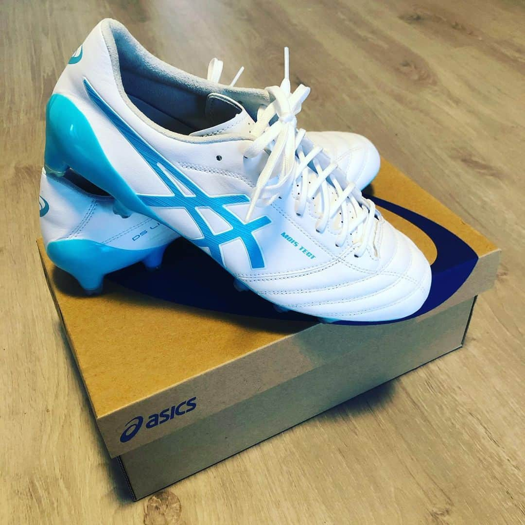 中山雄太さんのインスタグラム写真 - (中山雄太Instagram)「Thank you @asics_japan for new arrival  I can't thank you enough so I'll show that with a results. #ASICSFOOTBALL #TeamDSLIGHT #DSLIGHTXFLY4」12月20日 7時17分 - y_5_nakayama