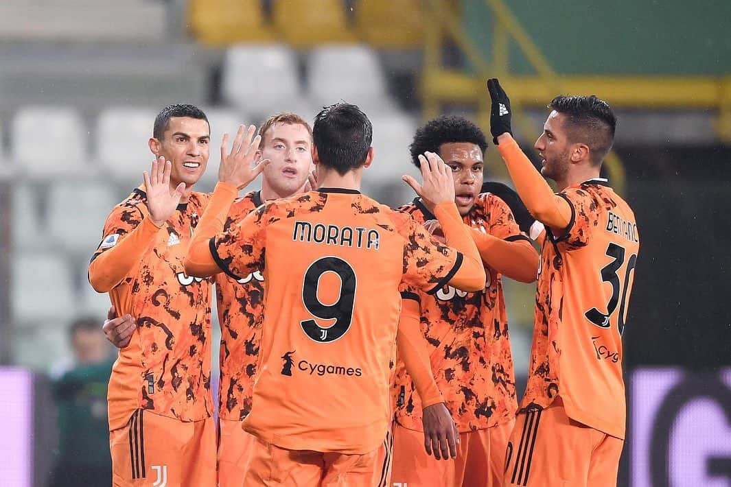ロドリゴ・ベンタンクールのインスタグラム：「Contenti per il risultato e per la grande prestazione! 🏳️🏴 #ParmaJuve #FinoAllaFine #ForzaJuve @juventus  Contentos por el resultado y por el gran partido que hicimos! 🏳️🏴 #ParmaJuve #FinoAllaFine #ForzaJuve @juventus」