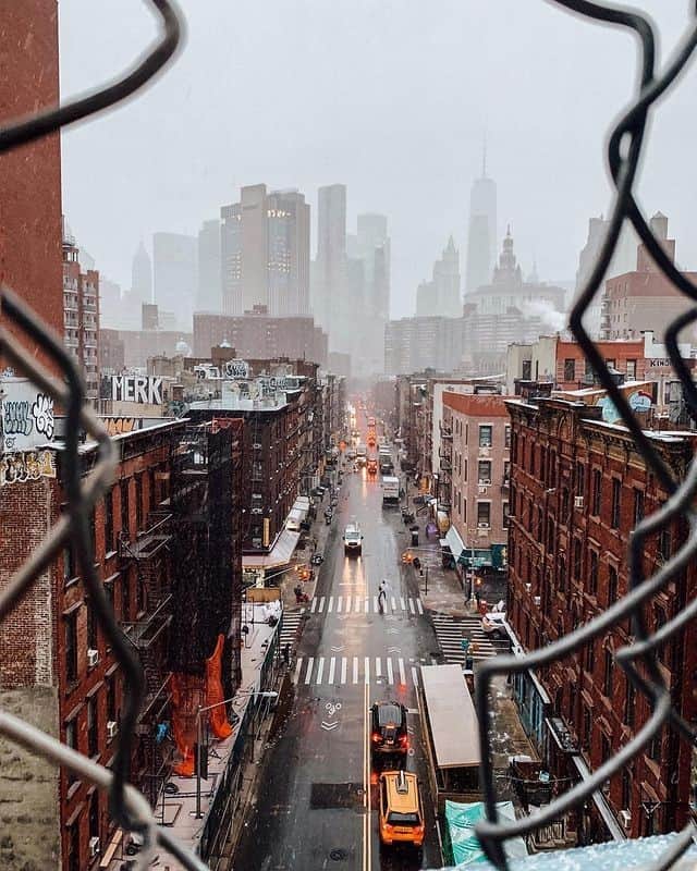 Lonely Planetのインスタグラム：「'New York' state of mind⠀⠀⠀⠀⠀⠀⠀⠀⠀ 📷via @melissamale⠀⠀⠀⠀⠀⠀⠀⠀⠀ 📍New York City⠀⠀⠀⠀⠀⠀⠀⠀⠀ ⠀⠀⠀⠀⠀⠀⠀⠀⠀ #Lonelyplanet #Nyc #Newyork #Newyorkcity」