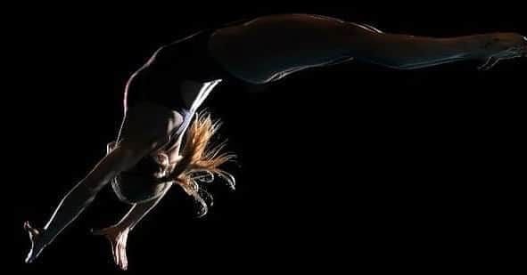 トニア・コーチのインスタグラム：「When @tomdaley A level photography came in handy..... Finally found a picture of me diving!!」