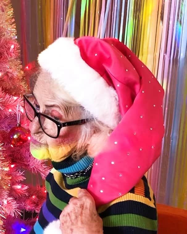ファンキーグランマのインスタグラム：「Thankful to Have the @amazon Echo Show 8 to Connect Virtually with My Great Granddaughter When We Can’t be Together In-Person this Year. It’s Simple to #AskAlexa to Drop In on Ken So We Can Continue Our Holiday Traditions of Crocheting Rainbow Stockings for Santa and Eating Christmas Cookies Virtually ❤ #ForTheGrams @alexa99 #ad」