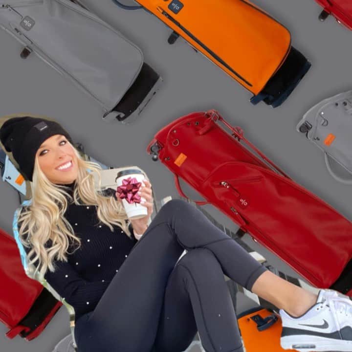 Elise Lobbのインスタグラム：「🎄GI V E A W A Y🎄 Day 8 of 10 !!   •• I’m teaming up with @stitchgolf to give away a @stitchgolf GOLF BAG to one lucky winner ••⁣⁣ ⁣⁣ How to enter:⁣⁣ ⁣⁣ 1) FOLLOW @stitchgolf  2) FOLLOW @eliselobb ⁣⁣(me) 🤪 3) LIKE this post⁣⁣ 4) TAG a friend in the comments. 1 tagged friend = 1 entry. UNLIMITED entries.⁣⁣ 5) SHARE to your story for TEN bonus entries!! 🥳   Winner @madp44 !!   #golf #giveaway #merrychristmas #golfgiveaway」