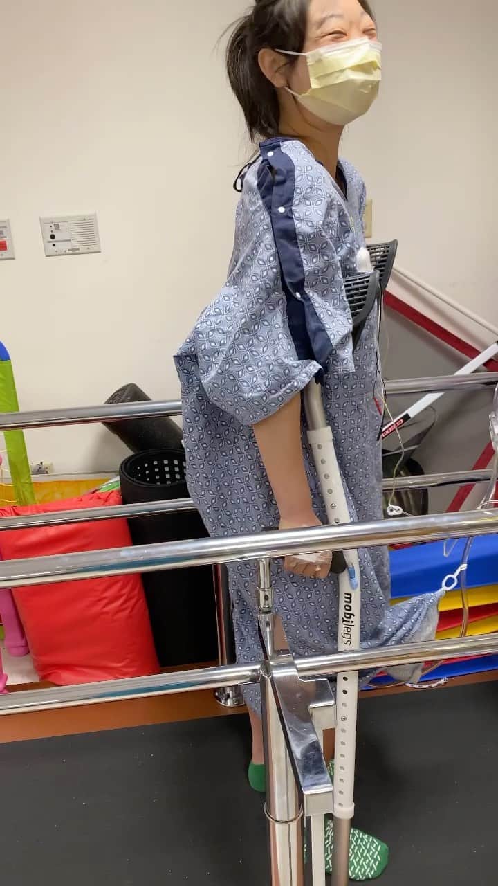 長洲未来のインスタグラム：「Doctor said that I’m cleared to jump so I went for the jump you learn right before beginning your triples. 😂😂  I’m definitely not ready for triple yet but I’ll get my glutes stronger! You can tell my hip is still weak but I still got it! 💪🏼⛸」