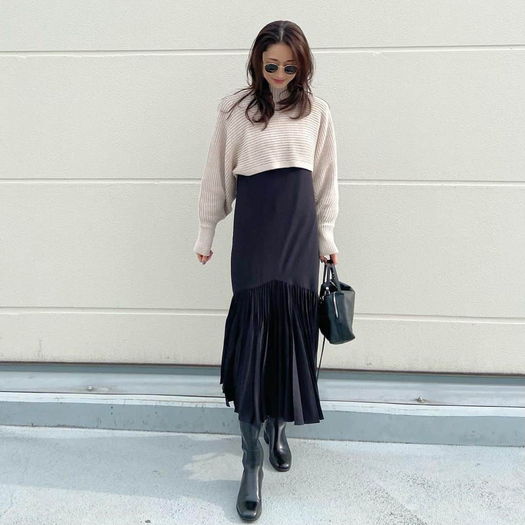 mmmcoco07のインスタグラム：「✴︎ ショートニットがセットになった  @elendeek の#ワンピース が可愛い過ぎる❤︎ 別々にも使えるので色々着回しできそう✨ . . onepiece/ #elendeek#elendeek_snap  bag/ #giannichiarini  boots/ #zara」