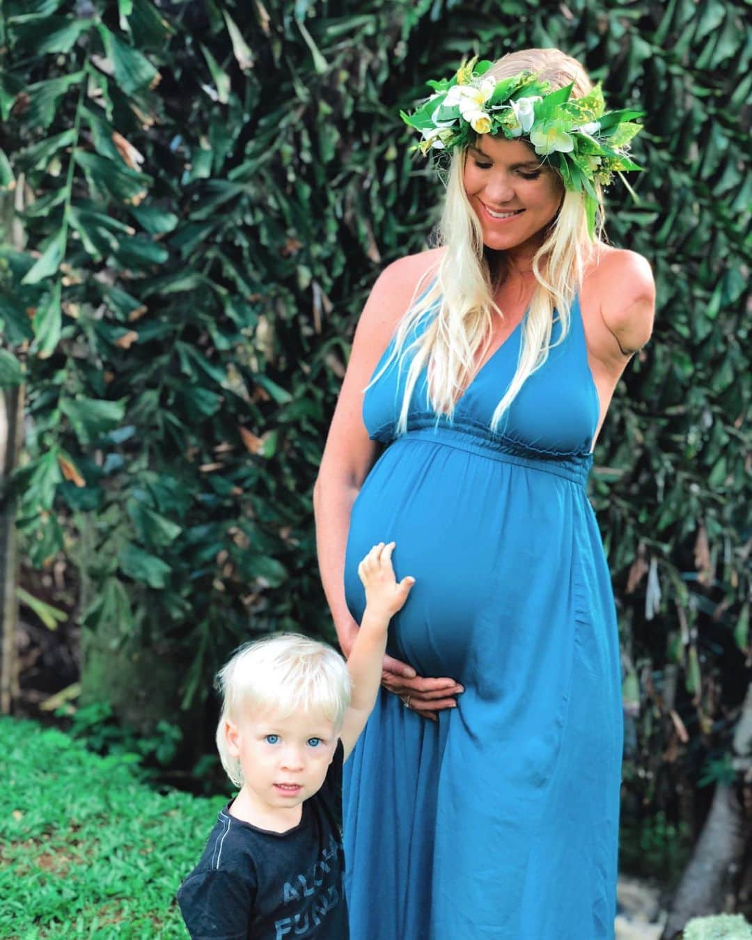 Bethany Hamiltonのインスタグラム：「Some of the best and most precious gifts in this life🤰🏼✨ A look back on my second pregnancy. How cute was big brother Tobias?! 😅🥰✨」