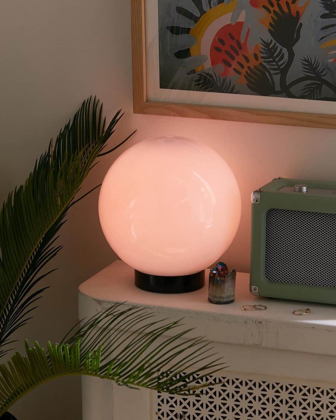 Urban Outfittersさんのインスタグラム写真 - (Urban OutfittersInstagram)「Choose your favorite hue and set the mood with the Brookstone Mood Lamp – shop it on the site! #UOHome」12月20日 8時02分 - urbanoutfitters