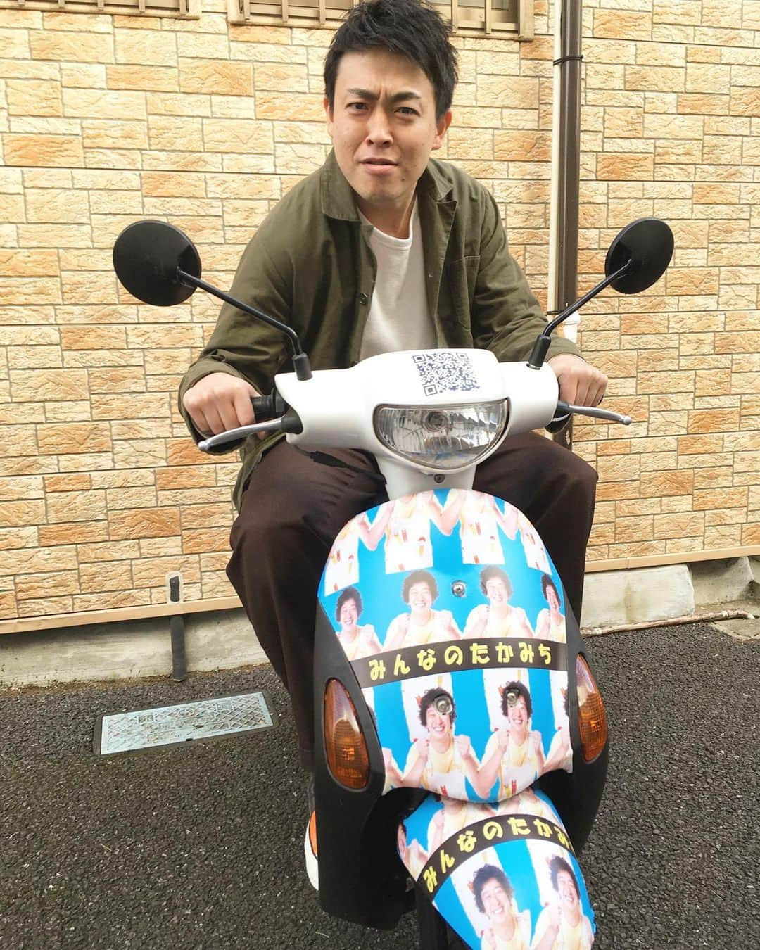 高道さんのインスタグラム写真 - (高道Instagram)「【宣伝バイク】﻿ ﻿ このバイクでこの顔できるのは大阪生まれ大阪育ちの過去暴れん坊で現より暴れん坊の『八田荘のたくちゃん』しかでけへんでぇ！😚﻿ ﻿ #宣伝バイク #八田荘 #八田荘鈴木﻿ ﻿ ﻿ #お笑い #芸人 #みんなのたかみち #切ない瞬間 #帰ったん？ #わらたま #プリンセス金魚 #子ども向け #おうた #メロメロメロン #チンヨウコウ #少女漫画 #パラスポーツ #豊洲市場 #高校野球 #バースデーマン #神社 #狛犬 #メガボッツ #オーバーオール #パーマ」12月20日 7時56分 - minnanotakamichi