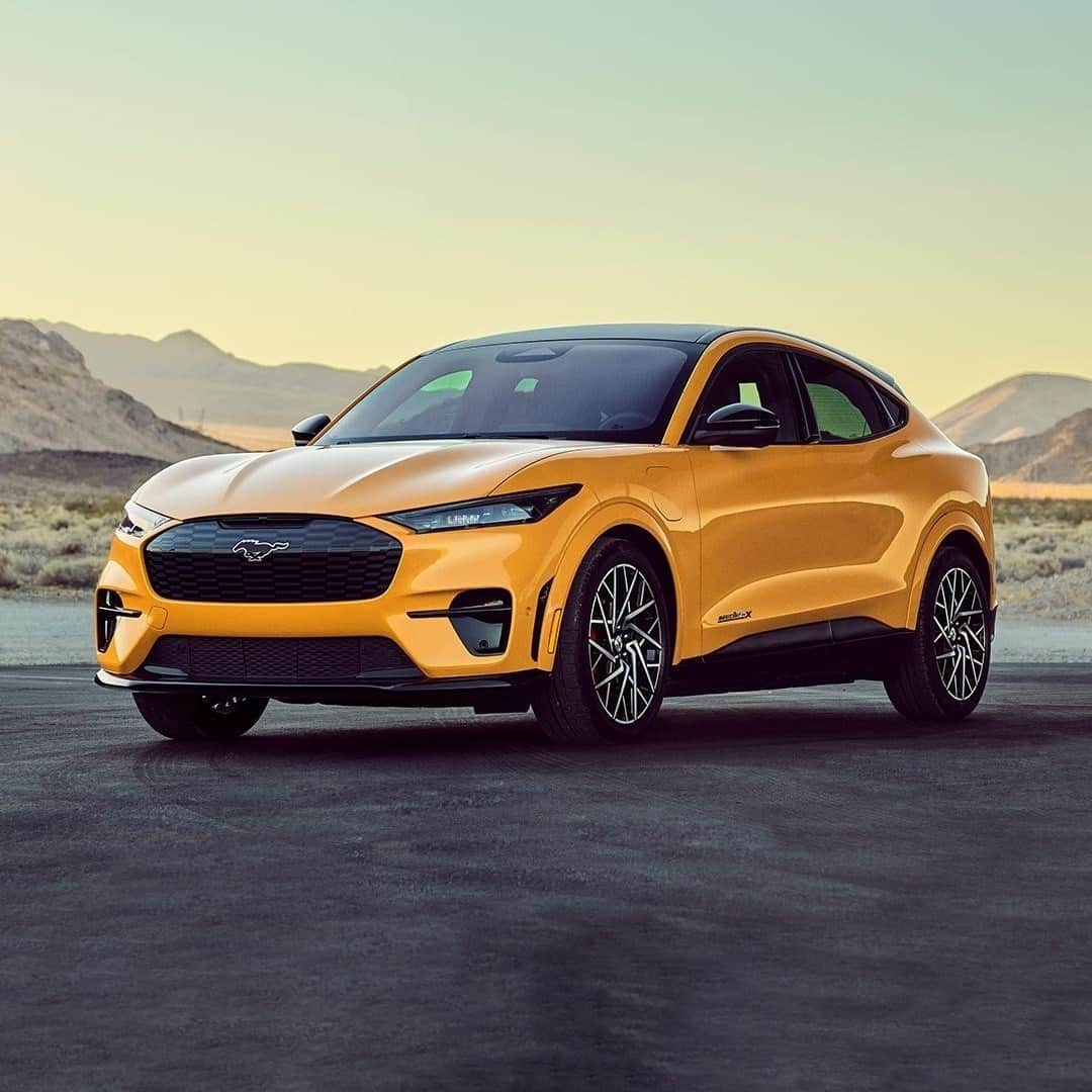 HYPEBEASTさんのインスタグラム写真 - (HYPEBEASTInstagram)「@hypebeastcarclub: @ford has now created a Performance Edition of its upcoming 2021 Mustang Mach-E GT, packing the electric crossover with a bigger punch. With this new tuning option, Ford will push the car’s output to 480 horsepower and 634 pound-feet of torque, resulting in a 0-60 mph time of just 3.5 seconds. The 88kWh lithium-ion battery pack will give the vehicle an estimated range of up to 235 miles. There’s currently no pricing information on how much the Performance Edition will cost, but the standard GT will set you back $62,700 USD. The car will arrive in Summer 2021.⁠ Photo: Ford」12月5日 23時20分 - hypebeast