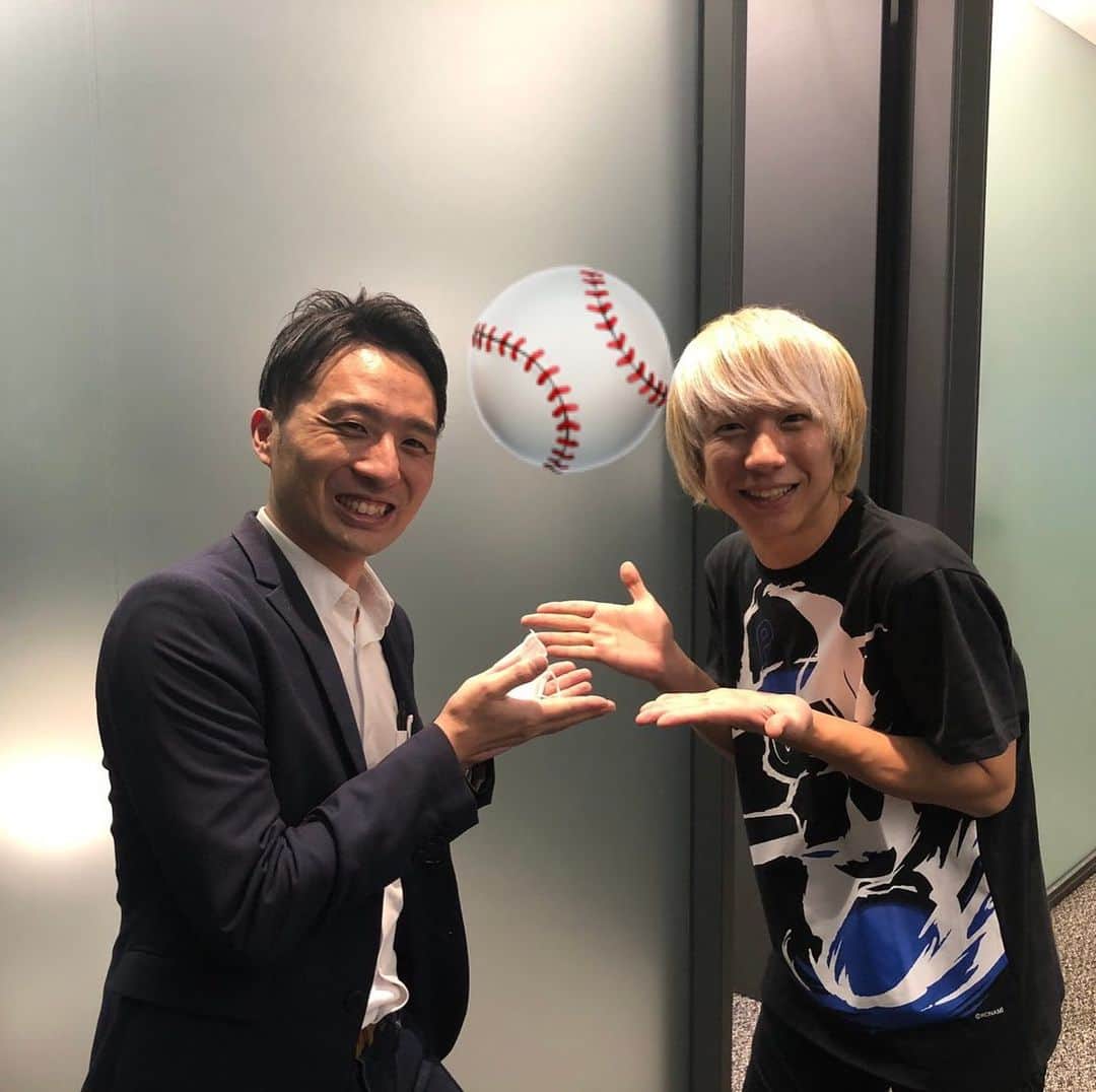 八木優樹のインスタグラム：「テーマソングをやらせて頂いているパワプロアプリのお祭りに参加させて頂きました！最後の試合アツすぎて泣きそうになってもうたす。選手の皆さまお疲れ様でした！ 写真はパワプリ神Nemoのアニキと😇  #パワプロファンフェスタ #パワチャン」