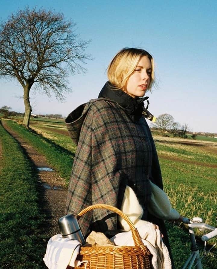 ポール&ジョーさんのインスタグラム写真 - (ポール&ジョーInstagram)「Riding through the fields to bring grandma some cake, and a little pot of butter 🐺⁠ -⁠ Beauty @hannastefansson wearing our CHAPERON cape.⁠ -⁠ #PaulandJoe #TribuPJ #AW20 #FW20 #Cape」12月5日 23時30分 - paulandjoeparis