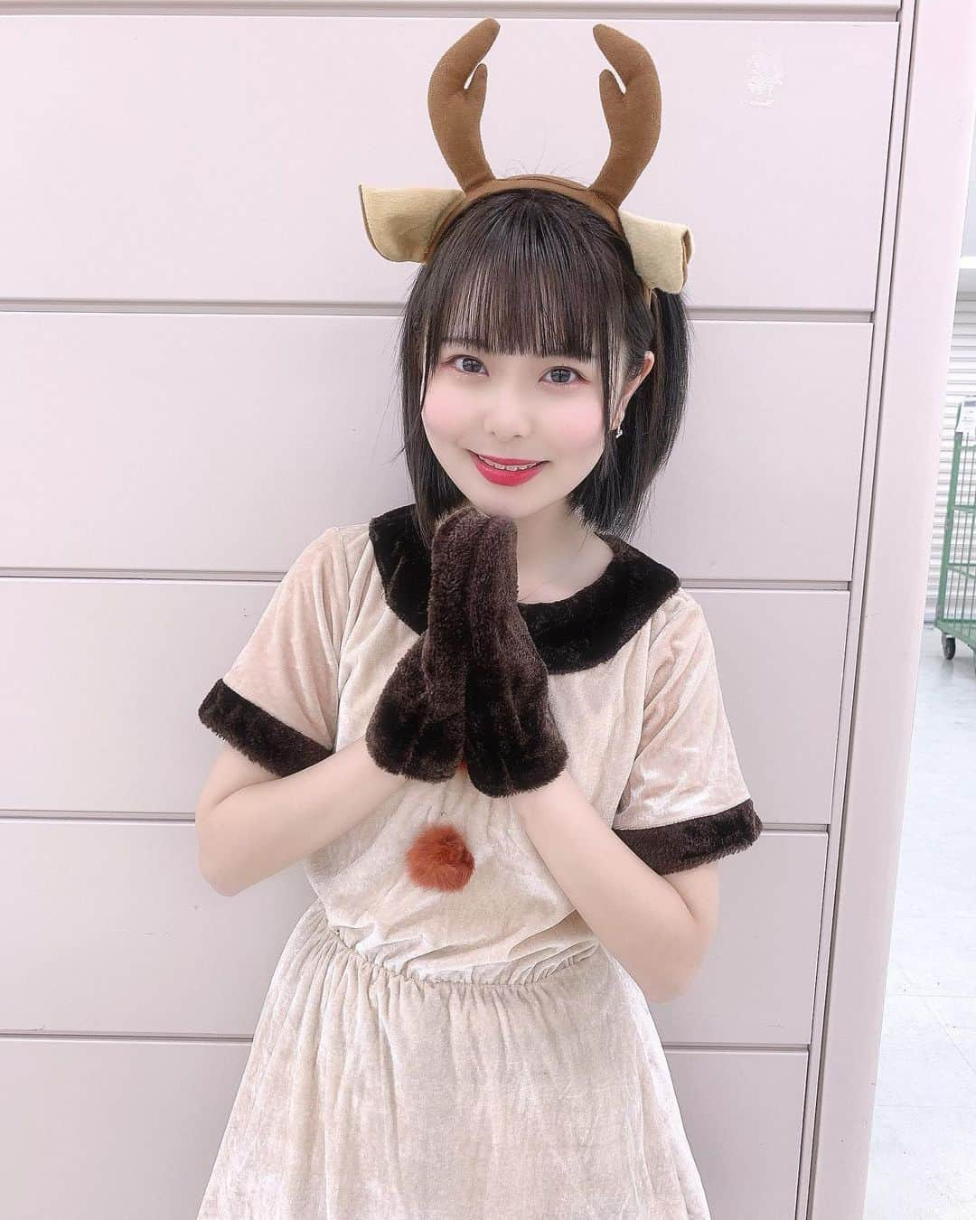 久保田沙矢香さんのインスタグラム写真 - (久保田沙矢香Instagram)「. 先取りクリスマス🦌  オンライン個別トーク会でトナカイを着たよ！ 2年前から毎年着てる気がする🤔」12月5日 23時31分 - kubotasayaka_0113