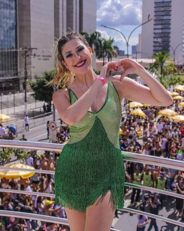 Claudia Leitteのインスタグラム：「Nenhuma forma de assédio é aceitável! @calabresadani , estamos contigo hoje e sempre! ♥️」