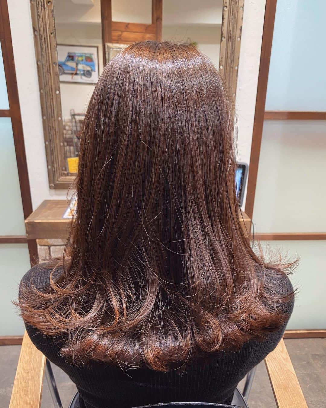 松本リコのインスタグラム：「・ ・ ・ ・ ヘアーメンテナンス行ってきた！ 切りっぱなしが好きで全く すいてもらってない髪が スタイリング次第で動きの ある髪になった(*ˊ˘ˋ*)♪ ・ ・ ・ #japanesegirl #japangirl  #japanesemodel #japanmodel #yahoo #お洒落 #インスタグラマー  #インフルエンサー #撮影 #ハーフ顔 #ハーフモデル #fashion #通販モデル #ファッション #楽天 #通販 #ヘアカラー #hairmodel」